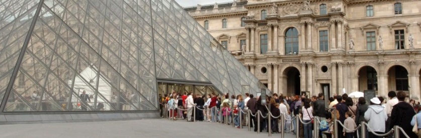 Waiting line at the Louvre in Paris