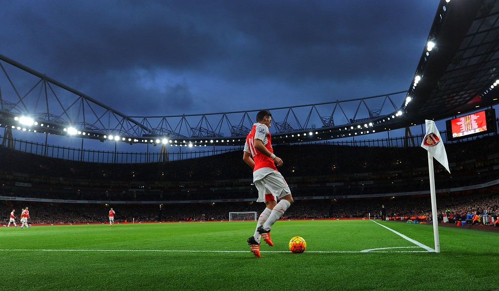 Mesut Ozil corner